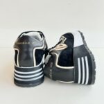 Emanuelle Vee Sneakers Donna Pelle E Camoscio Nero Con Logo Oro E Zeppa