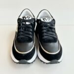 Emanuelle Vee Sneakers Donna Pelle E Camoscio Nero Con Logo Oro E Zeppa