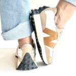 New Balance 327 Sneakers Donna Bianca E Sabbia