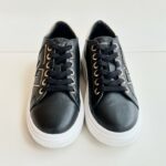 Emanuelle Vee Sneakers Donna In Pelle Nera E Logo Specchiato Oro