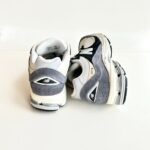 New Balance 2002R Sneakers Uomo Bianca Nera Grigia