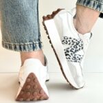 New Balance 327 Sneakers Donna Bianca Con Logo Maculato