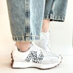 New Balance 327 Sneakers Donna Bianca Con Logo Maculato