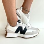 New Balance 327 Sneakers Donna Burro Con Maxi Logo Nero