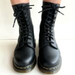 Dr. Martens 1490 Anfibio Alto Donna Nero