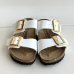 Birkenstock Sydney Cushion Buckle In Birko Flor Vernice Bianca
