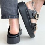 Emanuelle Vee Sandalo Donna Nero Con Micro Borchie Oro