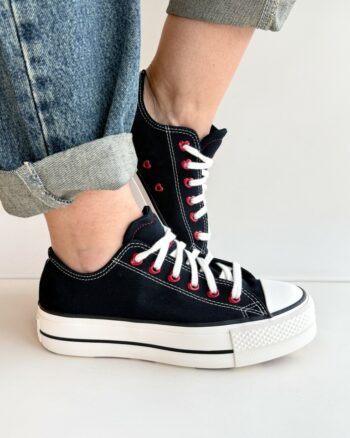 Converse Chuck Taylor All Star Sneakers Donna Nera Con Cuori